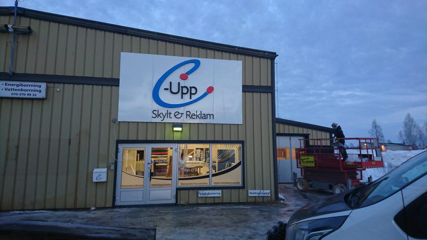 c-upp skylt